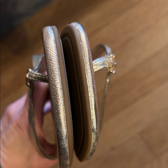 Kate Spade Metallic Gold Sandals Flip Flops size 7 - Picture 4 of 9